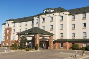 Отель Days Inn by Wyndham Saskatoon  Саскатун